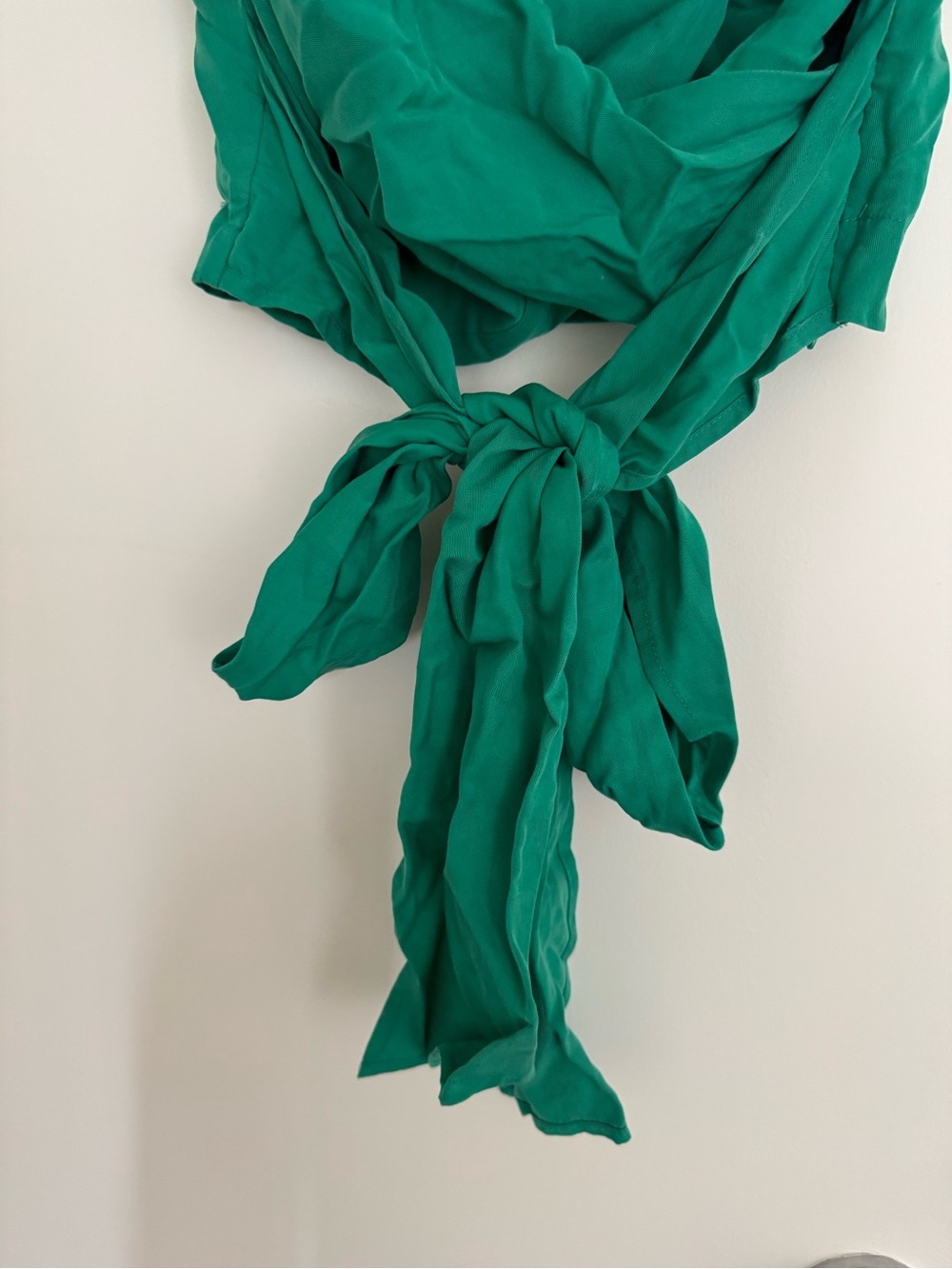J.O.A. Emerald Green Wrap Tie-Front Crop Top - Picture 4 of 5
